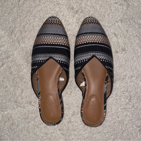 Universal Thread Pointed Flats | Size 6 - Picture 3 of 4